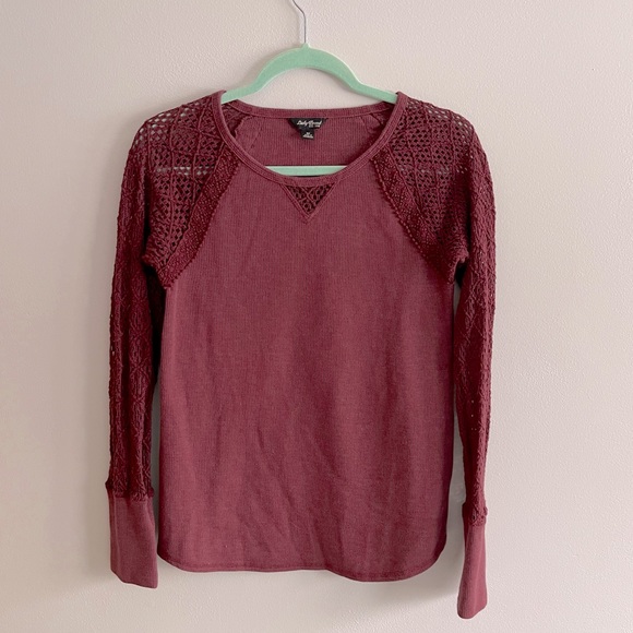 Lucky Brand Lace Crochet Sleeve Thermal Top - Picture 2 of 8